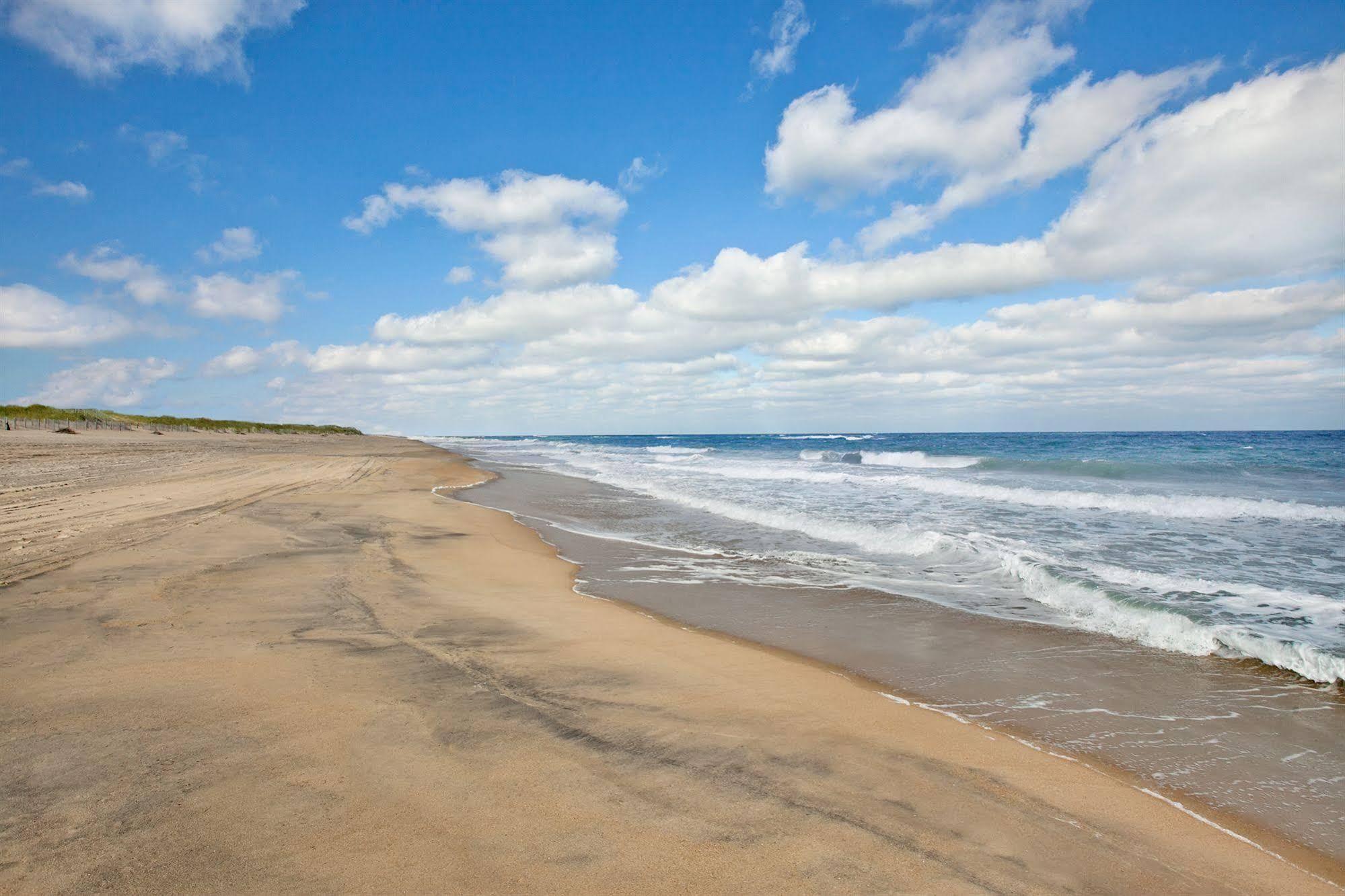 Days Inn By Wyndham Kill Devil Hills Oceanfront - Wilbur Eksteriør bilde