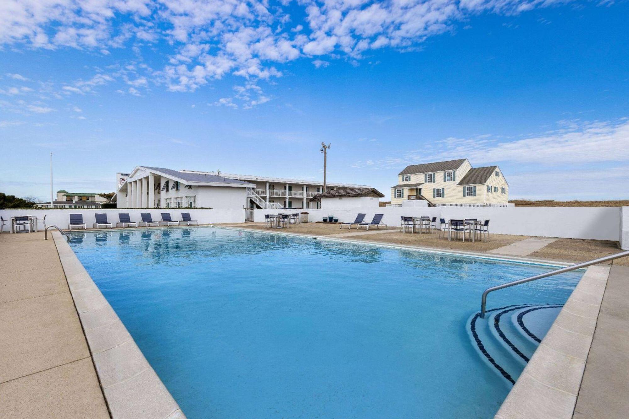 Days Inn By Wyndham Kill Devil Hills Oceanfront - Wilbur Eksteriør bilde